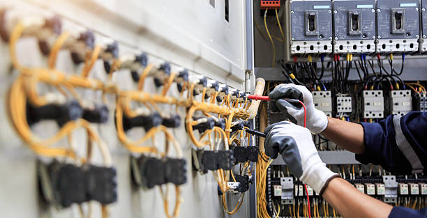 Professional Electrician technician working in University, MS